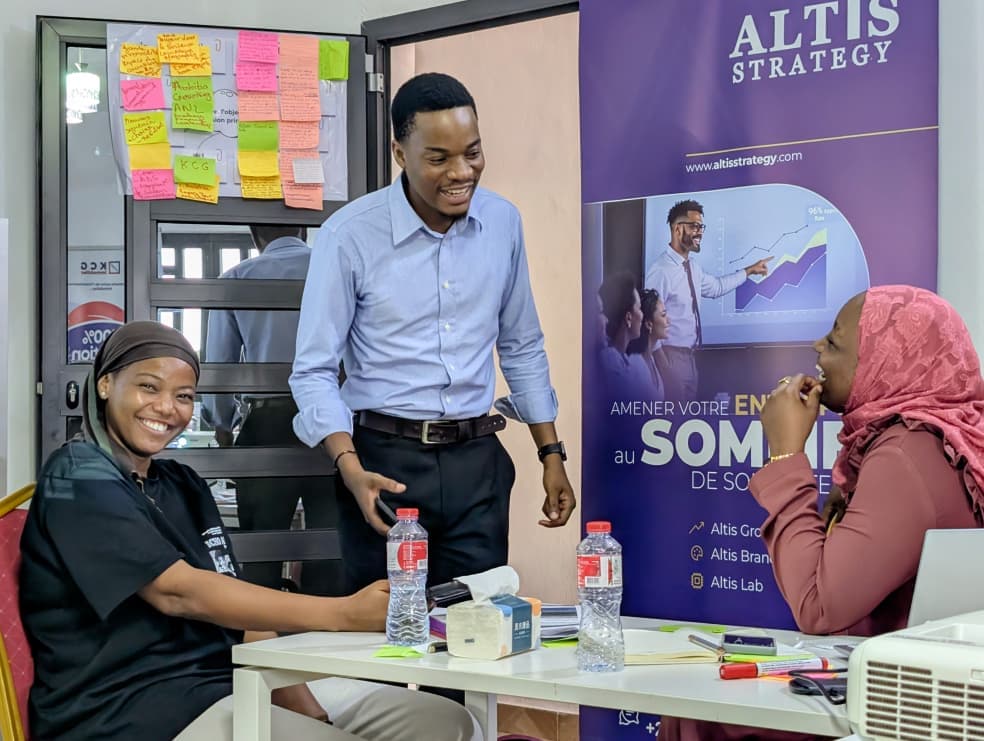 Équipe Altis Strategy en réunion stratégique à Cotonou